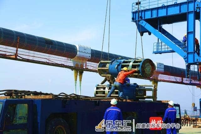 镇江五峰山长江大桥“架梁神器”完成使命4台自重300吨的缆载起重机全部拆除完成