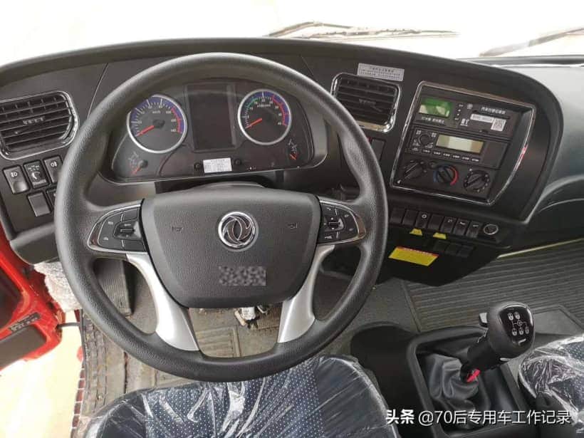 新认识一款专用车，长的真好看，8吨吊车，厢长5.7米
