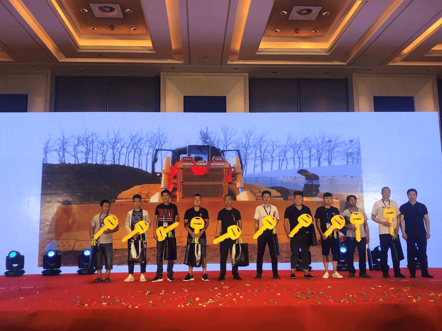 中联重科土方机械“拓圈”齐鲁大地