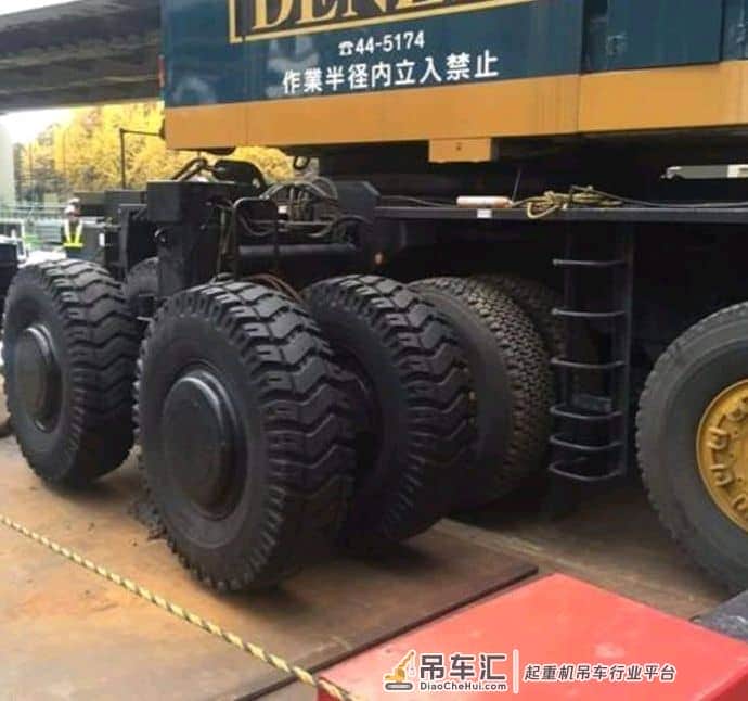 亚洲第一“500吨王者吊车”,代表30年前最顶级的吊车技术!