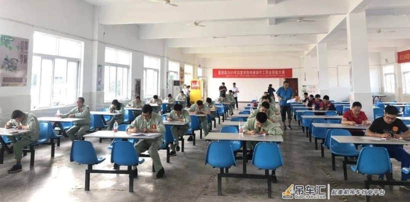钟管镇开展民营企业起重装卸机械操作工职业技能大赛