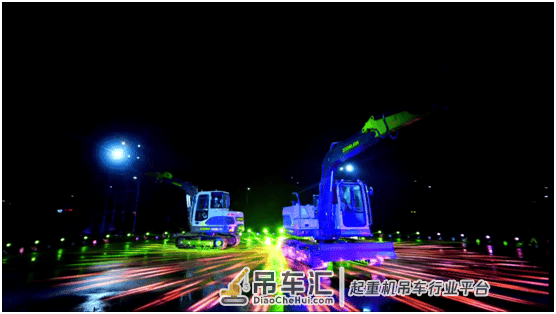 挖掘机直播带货玩出“摇滚范儿”中联重科再造嗨购盛典