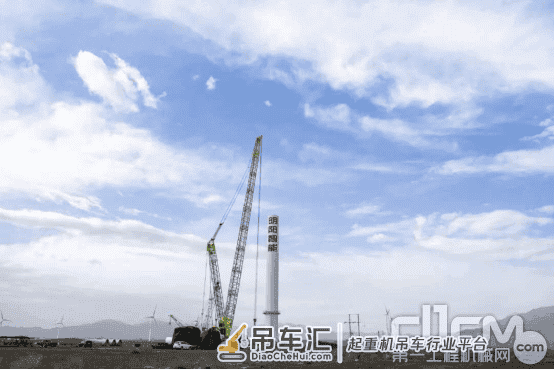 中联重科ZCC9800助力达坂城亚洲陆上单机容量最大风电机组吊装
