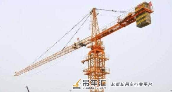 塔吊维修工人空中方便，不慎砸中地面三人：赔两个660，一个3000！