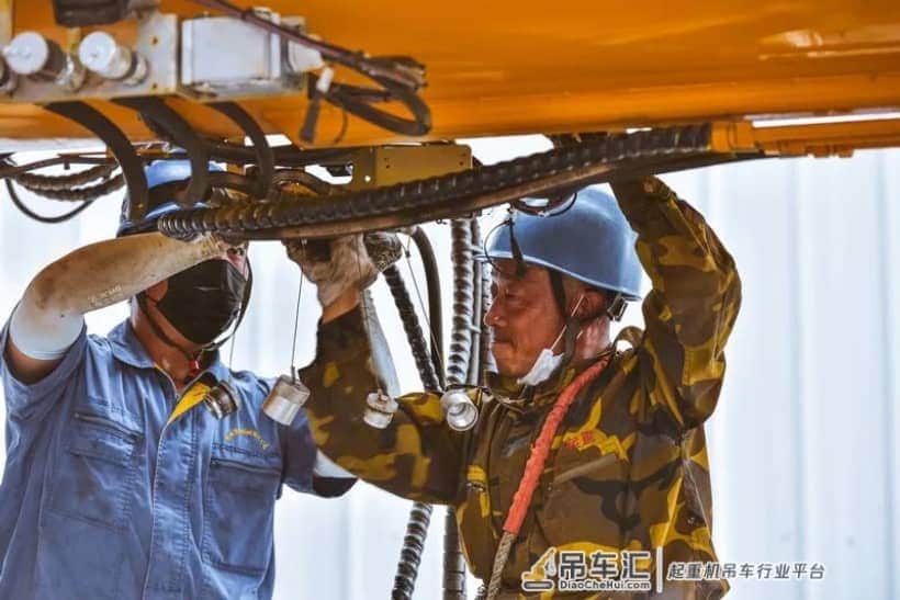 大吨位起重机5车联吊,挑战高难度高炉上料通廊吊装