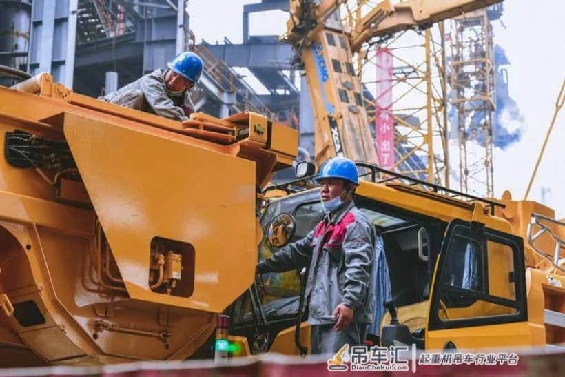 大吨位起重机5车联吊,挑战高难度高炉上料通廊吊装