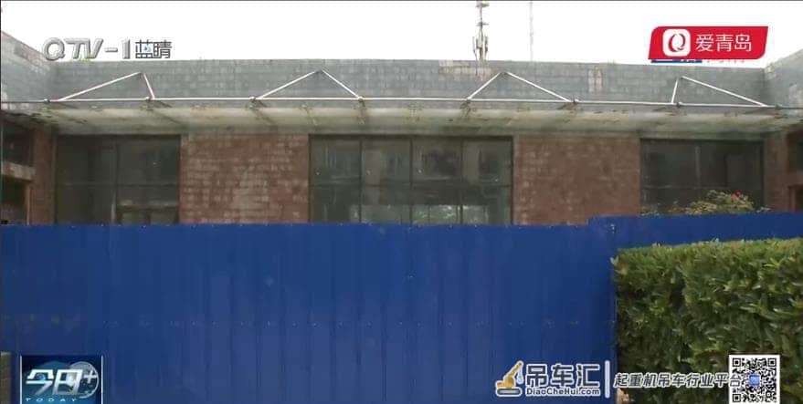 青岛一小区公共建筑被出租,大吊车直接进场了!业主讨说法被恐吓
