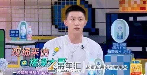 “人体吊车”黄景瑜单手拎起王嘉尔,健身推胸十几年居然是因为这个?