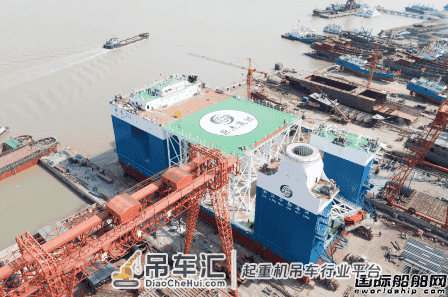 这家浙江船厂建造700吨半潜式起重船下水