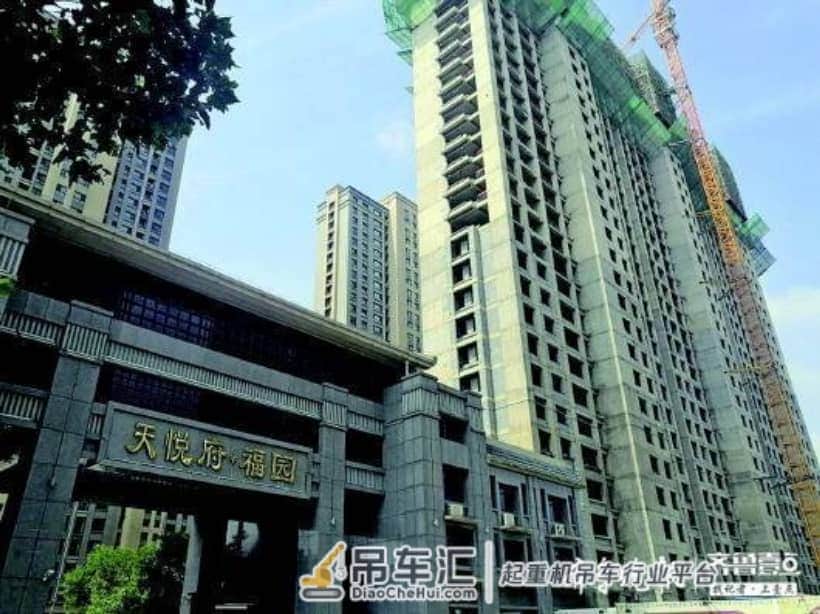 吊车整天头上晃,咋还要未完工证明?泰安这群业主被一纸证明难住