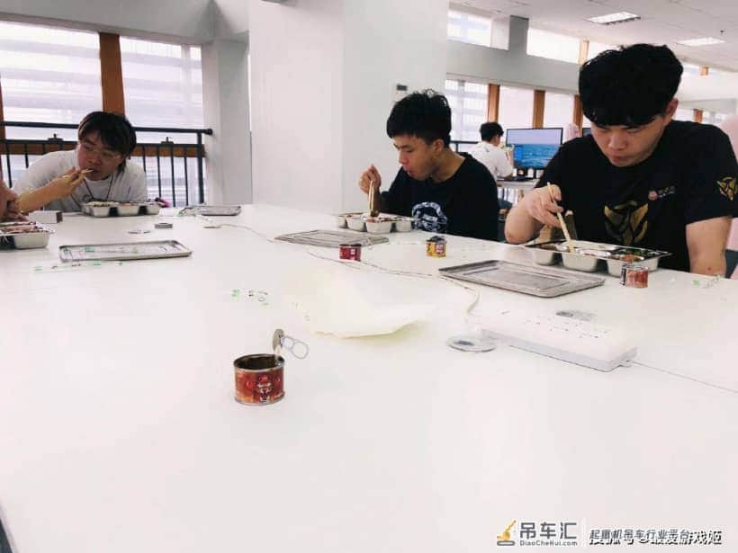 王者荣耀：他一人顶一支队伍？战队吊车尾教练资历却能算圈内大佬