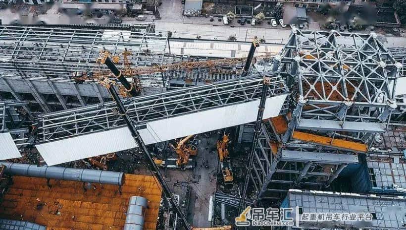 “5车协力 精准对接”徐工大吨位起重机联吊助力澳森钢铁高炉上料通廊建设