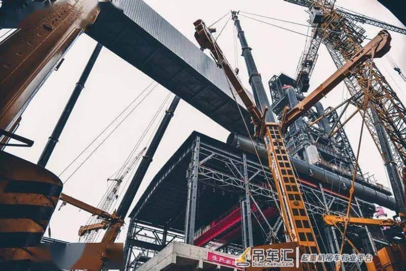 “5车协力 精准对接”徐工大吨位起重机联吊助力澳森钢铁高炉上料通廊建设