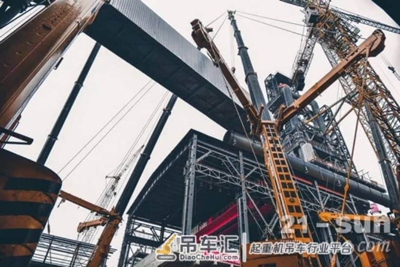 徐工大吨位起重机联吊助力澳森钢铁高炉上料通廊建设