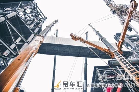 徐工大吨位起重机联吊助力澳森钢铁高炉上料通廊建设