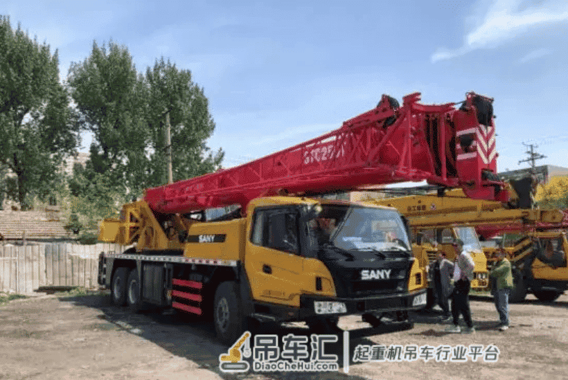 「三款25吨吊车」全方位对比,哪台才是吊友心中的“全能王”?