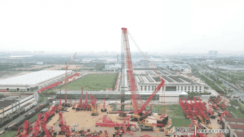 4000吨起重机是什么概念?百架飞机“同时吊起”