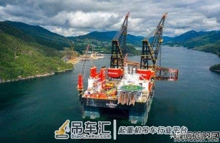 8100吨！全球最大半潜式起重船再创新纪录