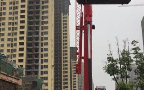 武汉大吊车租赁，经典化粪池吊装