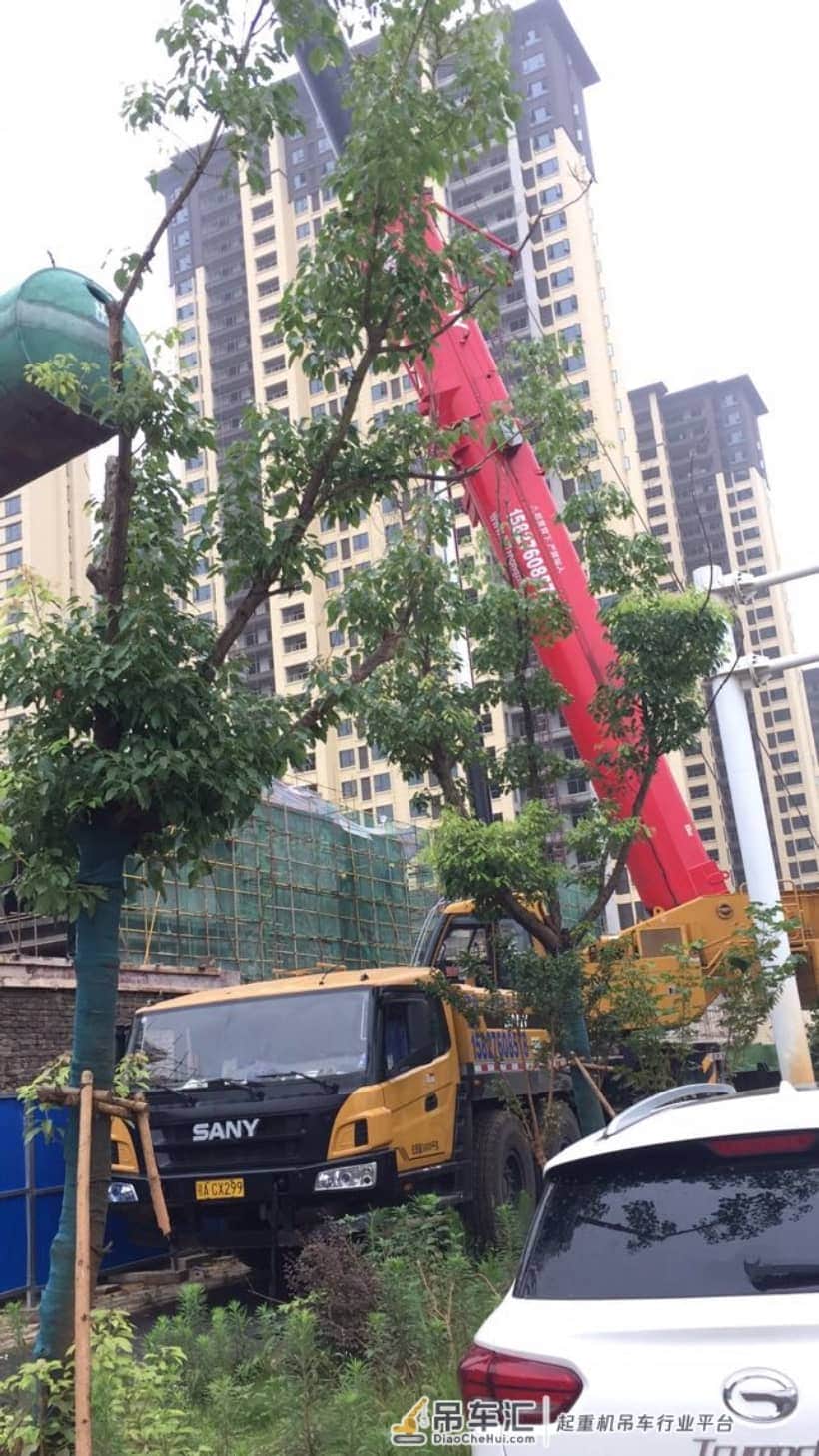 武汉大吊车租赁,经典化粪池吊装