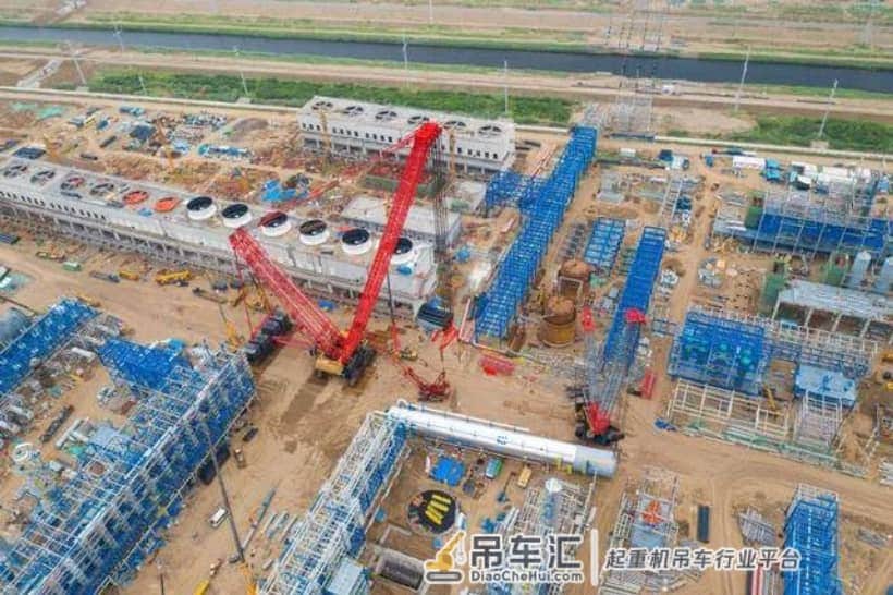 全球最大吨位履带吊SCC40000A首吊成功
