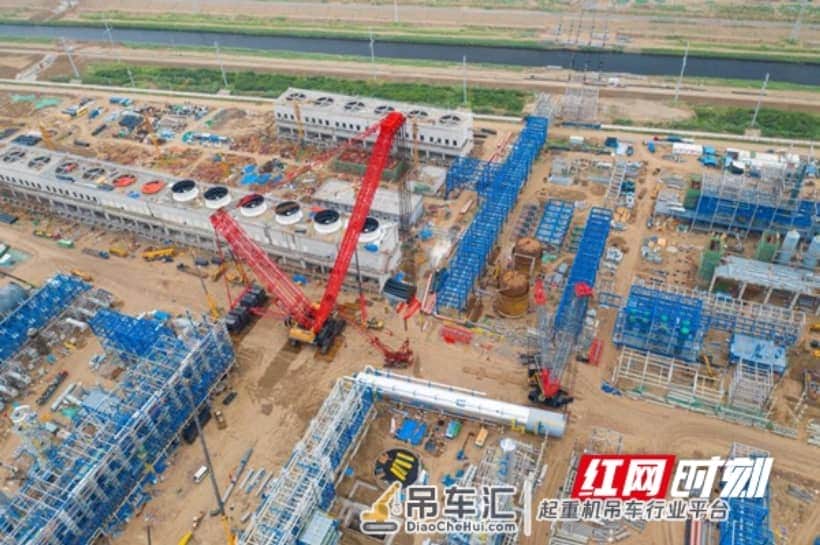 三一重工4000吨履带式起重机首吊成功