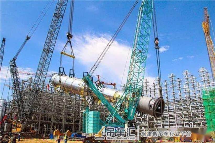 长庆乙烷制乙烯项目部脱乙烷塔一次吊装成功
