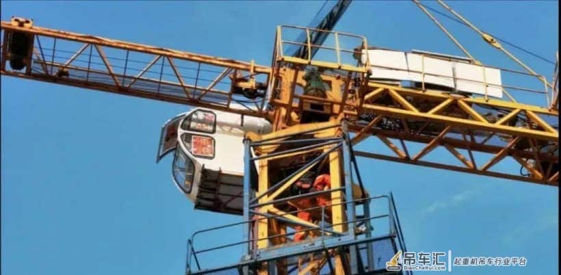 近30米高的塔吊上,枣庄这男司机中暑被困操作台