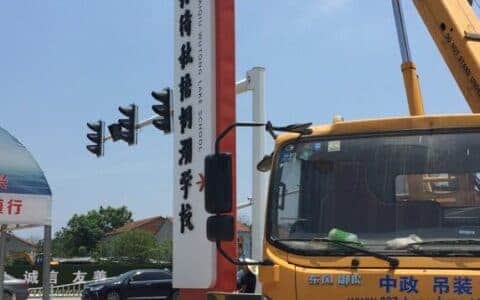 武汉吊车出租广告牌案例