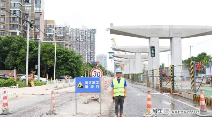重59.75t,绍兴越东路智慧快速路项目首跨叠合梁成功吊装