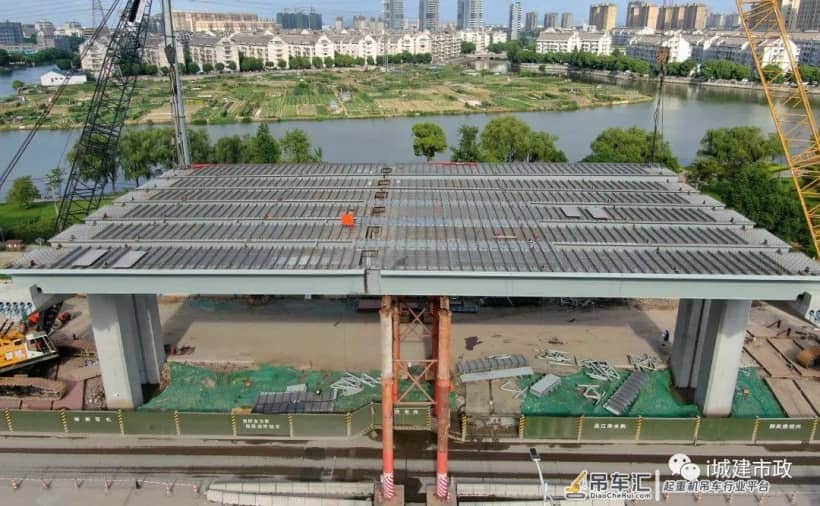 重59.75t,绍兴越东路智慧快速路项目首跨叠合梁成功吊装