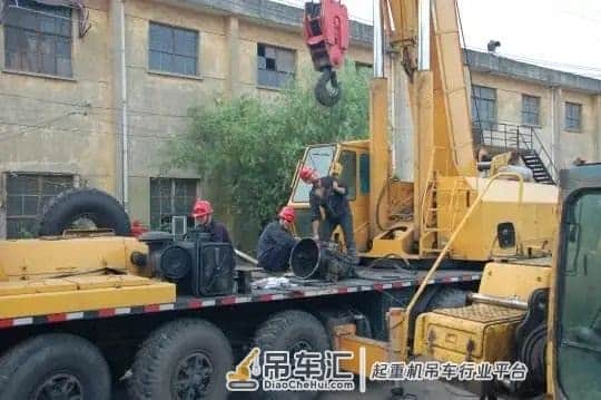 吊车师傅怼老板:我不带徒弟!多给钱也不干