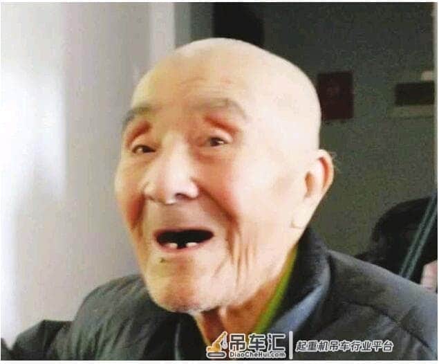 60年前哈工大毕业来到大庆,自己绘图自己焊接——“油田新手”造出威武“龙门吊”