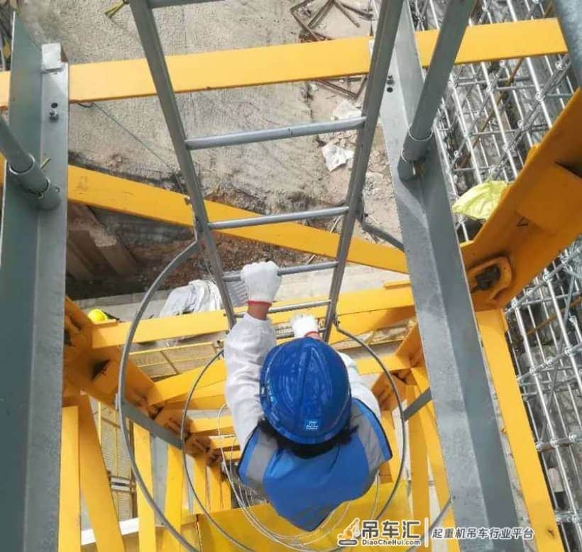 每天爬55米塔吊往返3次,深圳九零后女塔吊司机咋干上这一行?