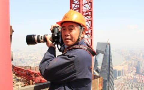 上海“水平最高”的摄影师：塔吊司机40年间，从建造小厂房，到建设上海中心