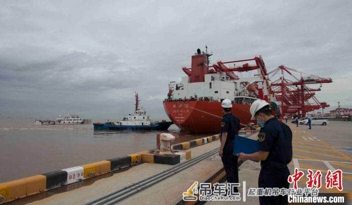 一批轨道吊到港洋山港四期自动化码头