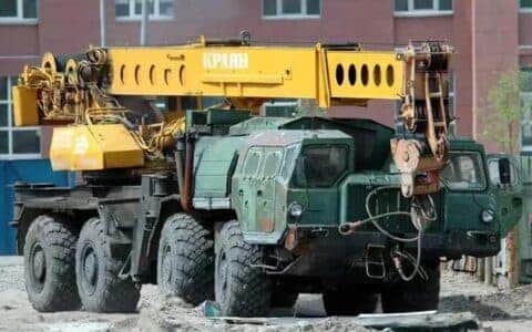 世界军用拖车系列八四：是导弹拖车？是吊车？不！是飞毛腿牌吊车
