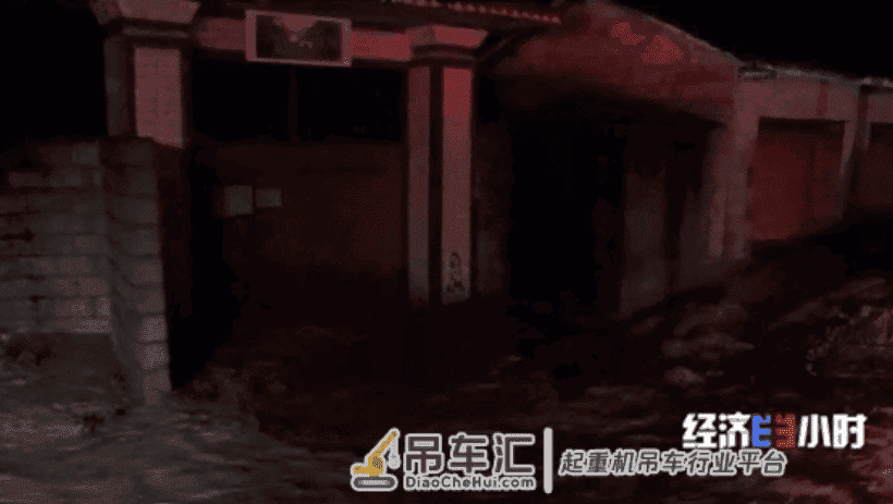 四川冕宁暴雨引发山洪!无人机、大吊车上阵!一场应急救援的生死较量→