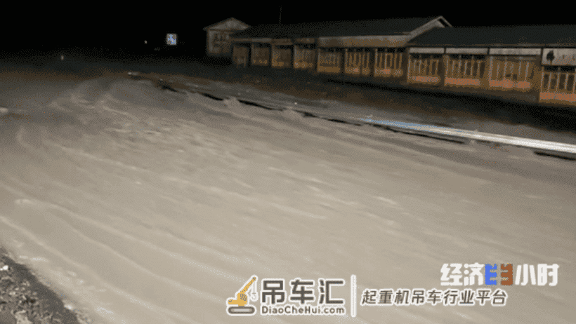 四川冕宁暴雨引发山洪!无人机、大吊车上阵!一场应急救援的生死较量→