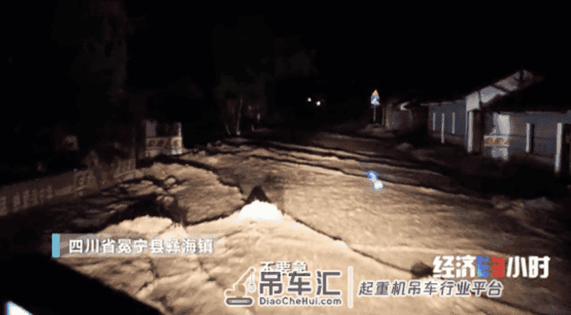 四川冕宁暴雨引发山洪!无人机、大吊车上阵!一场应急救援的生死较量→