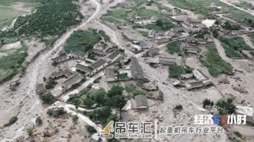 四川冕宁暴雨引发山洪!无人机、大吊车上阵!一场应急救援的生死较量→