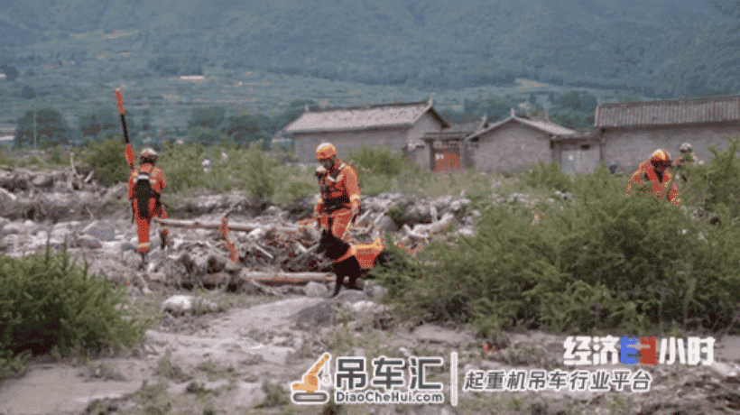 四川冕宁暴雨引发山洪!无人机、大吊车上阵!一场应急救援的生死较量→