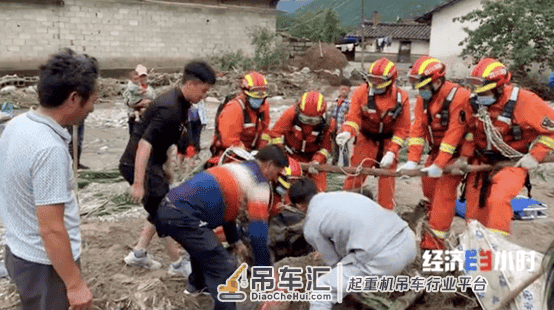四川冕宁暴雨引发山洪!无人机、大吊车上阵!一场应急救援的生死较量→