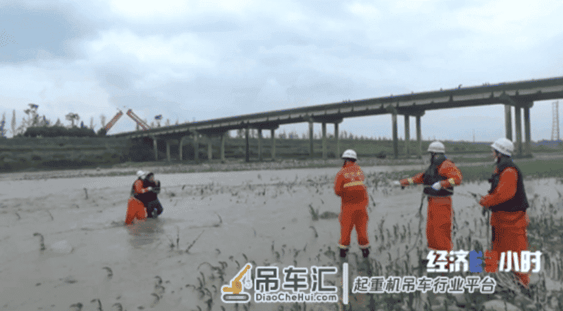 四川冕宁暴雨引发山洪!无人机、大吊车上阵!一场应急救援的生死较量→