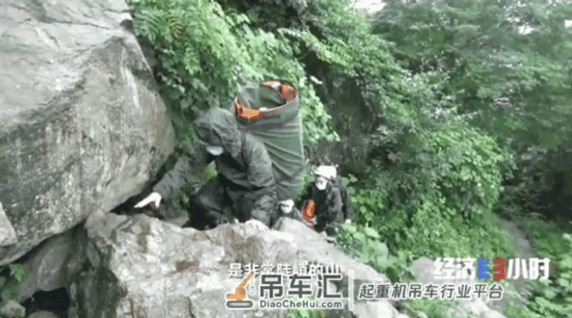 四川冕宁暴雨引发山洪!无人机、大吊车上阵!一场应急救援的生死较量→