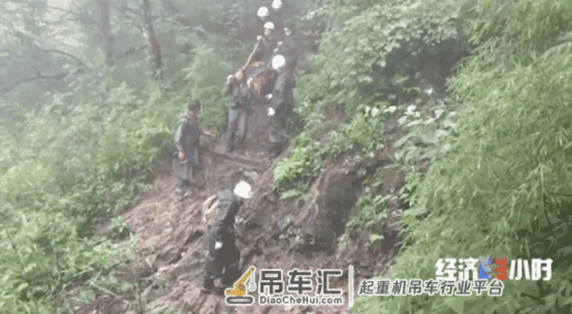 四川冕宁暴雨引发山洪!无人机、大吊车上阵!一场应急救援的生死较量→