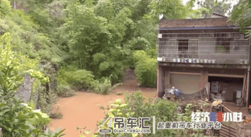 四川冕宁暴雨引发山洪!无人机、大吊车上阵!一场应急救援的生死较量→