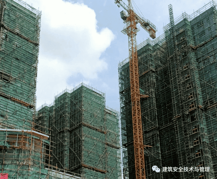 又是塔吊检修时出事！海口一工地塔吊检修时发生安全事故！造成2人死亡！