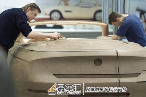 自己能把自己吊起来,吉利豪越是怎么做到的?