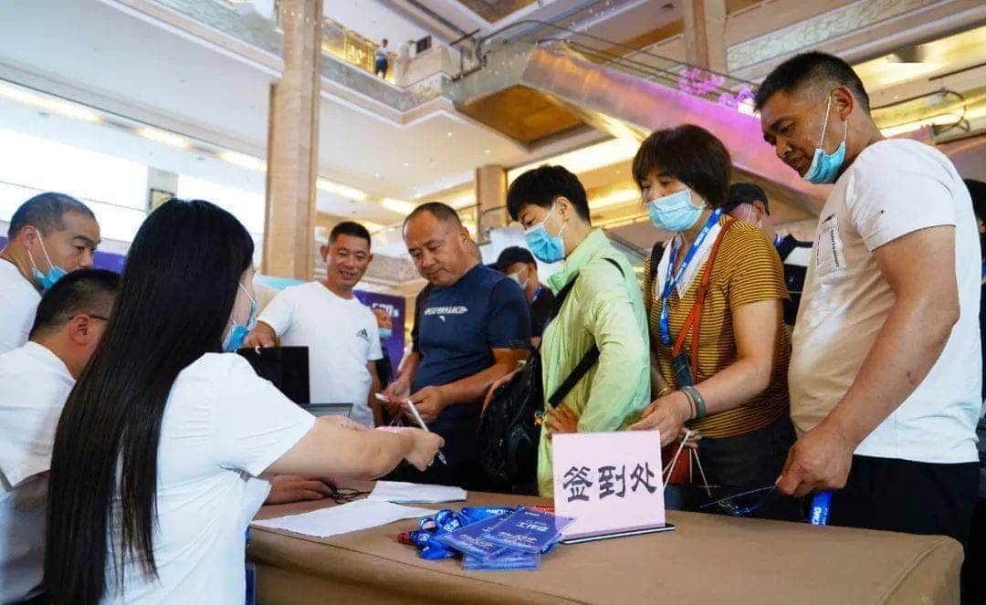 预售额破亿!徐工履带起重机 河南订货会斩获大批量订单